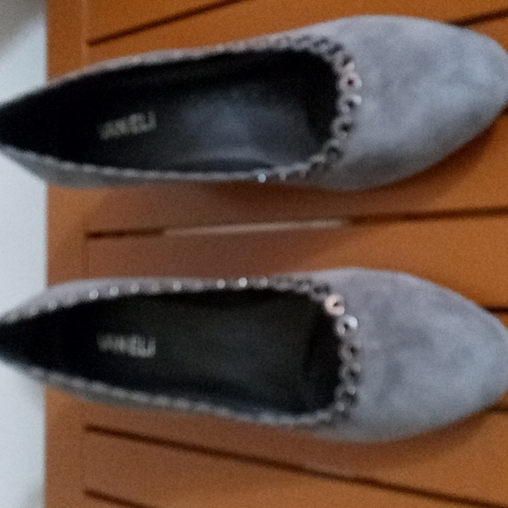 Suede gray wedges with metal accents